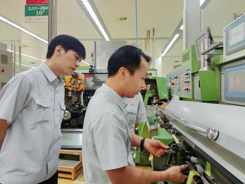 江西中煙贛州卷煙廠卷包車間 以信息技術(shù)咨詢?yōu)橐妫x能技能鑒定實(shí)操培訓(xùn)新篇章
